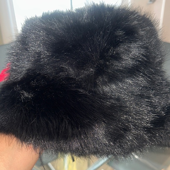 Luxurious Black Faux Fur Women's Hat - Picture 5 of 10